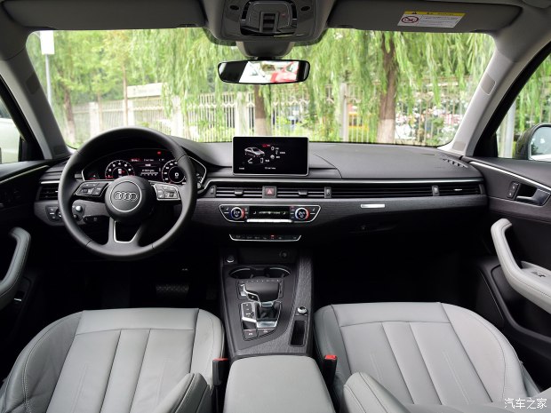 一汽-大众奥迪 奥迪A4L 2017款 45 TFSI quattro 风尚型 一汽-大众奥迪 奥迪A4L 2017款 45 TFSI quattro 风尚型