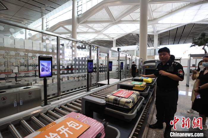 （高质量发展调研行）探访海口美兰国际机场封关运作项目：将实现旅客“无感通关”