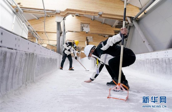 （体育）（3）国家雪车雪橇中心赛道制冰完成