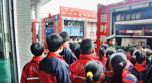 原平小学生进入消防队参观学习-忻州在线 忻州