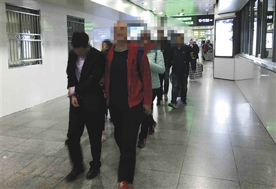 团伙“卖考试答案”骗款近200万 技术公司成帮凶 团伙“卖考试答案”骗款近200万 技术公司成帮凶