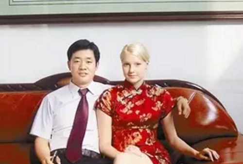 网传疑似李白与“前夫”宋智慧的合影