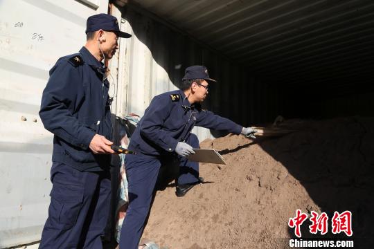 威海海关重拳禁入“洋垃圾”千余吨固体废物退运出境