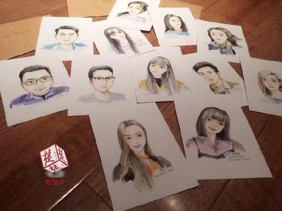 像不像?大学老师为全班毕业生画肖像 像不像?大学老师为全班毕业生画肖像