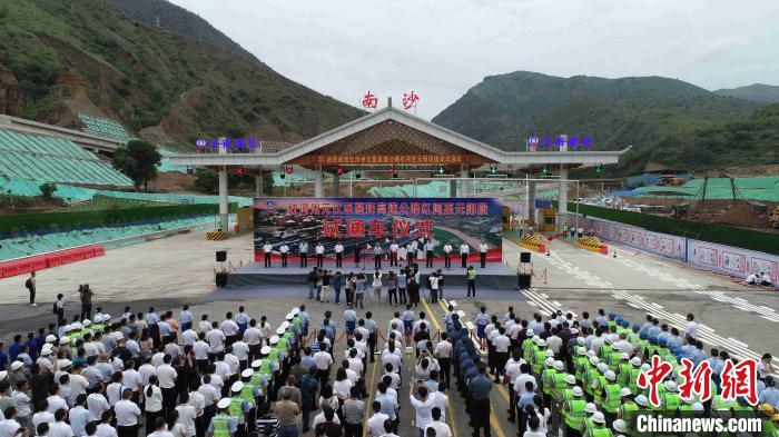 世界遗产哈尼梯田试通高速公路预计年底连通中越边境