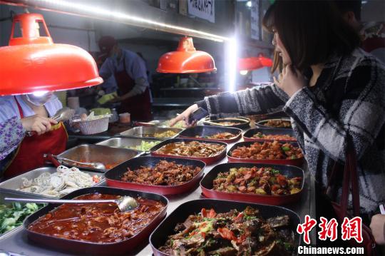 热播剧入菜名 高校食堂推“三生三世菜谱” 热播剧入菜名 高校食堂推“三生三世菜谱”