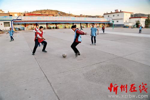 静乐县将足球作为学校体育课必修内容-忻州在