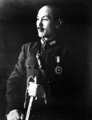 用枪杆子说话:蒋介石收服国内大小军阀-忻州在