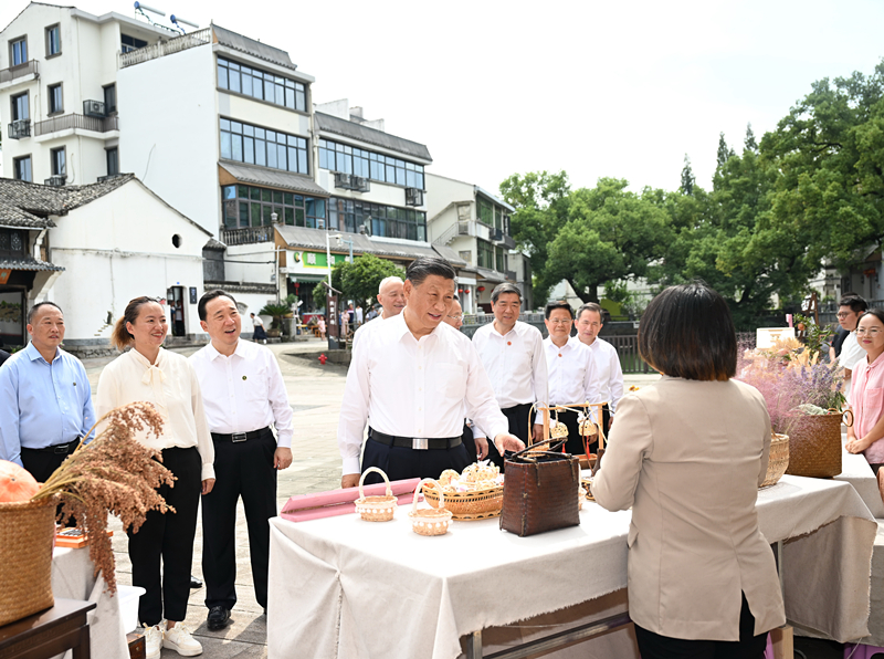 2023年9月20日,习近平在金华市义乌市后宅街道李祖村考察。 2023年9月20日,习近平在金华市义乌市后宅街道李祖村考察。