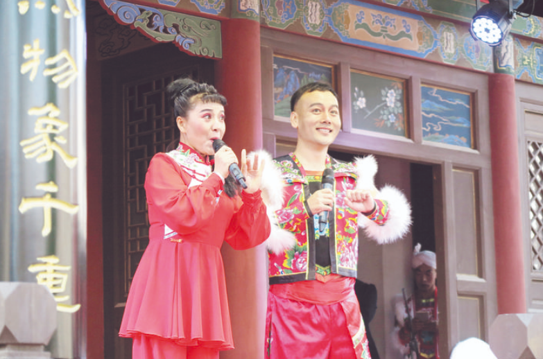 正文6月15日,河曲民歌二人台艺术团带着《歌从黄河来·走西口的歌谣