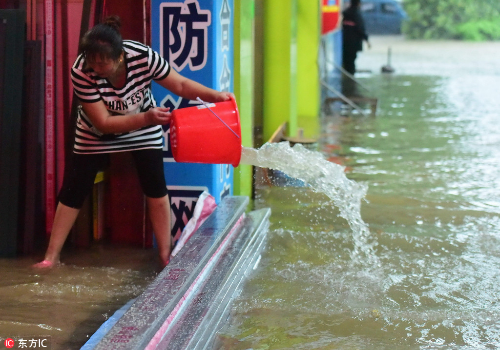 海南琼海突发雷雨大风天气两小时降雨量达到1159毫米