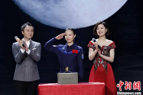 奥运冠军东方春晚重现巅峰时刻女航天英雄亲述“飞天”往事