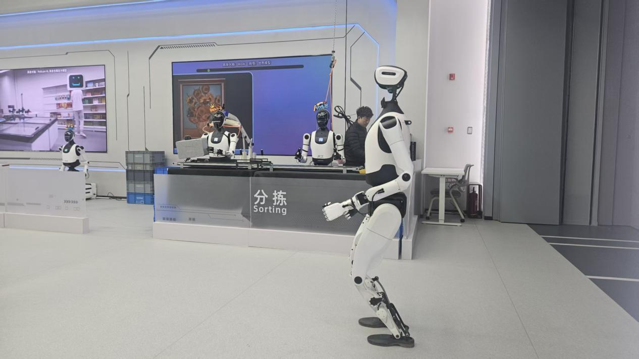 北京人形机器人创新中心。人民网记者 王震摄