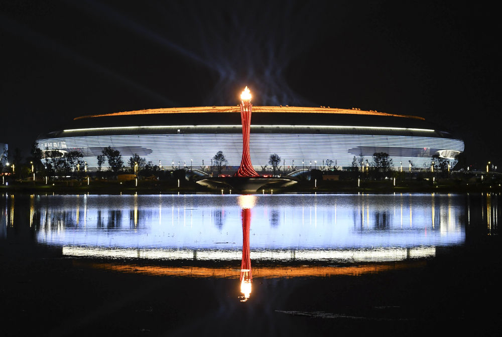 这是2023年7月28日拍摄的第31届世界大学生夏季运动会主火炬。新华社记者 张端 摄