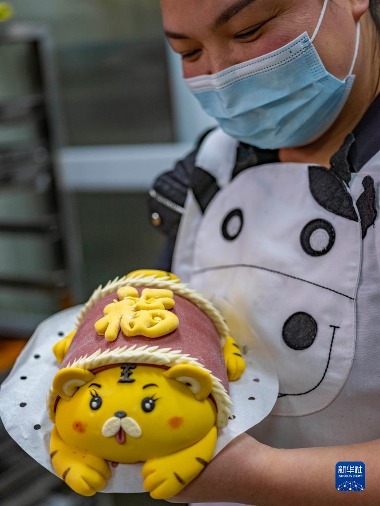 制作虎形花馍