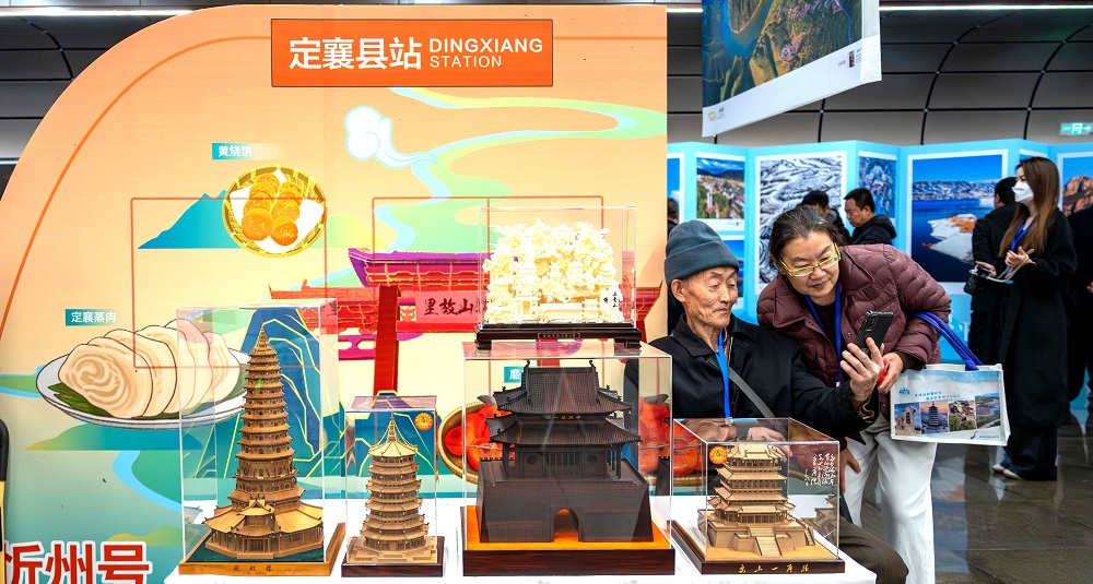 展览现场设置了主题特色展台。