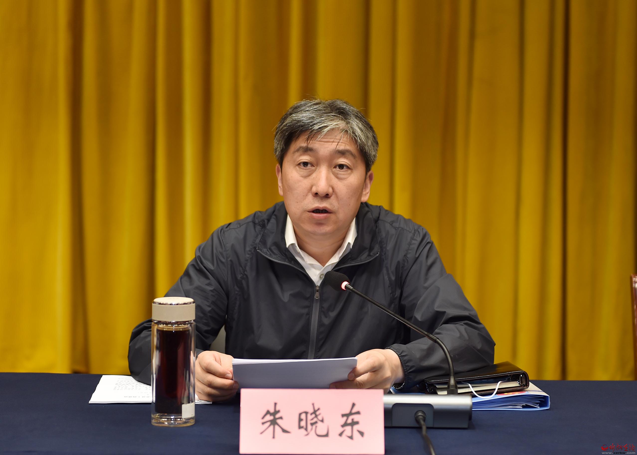 朱晓东传达大会精神.冯晓磊 摄