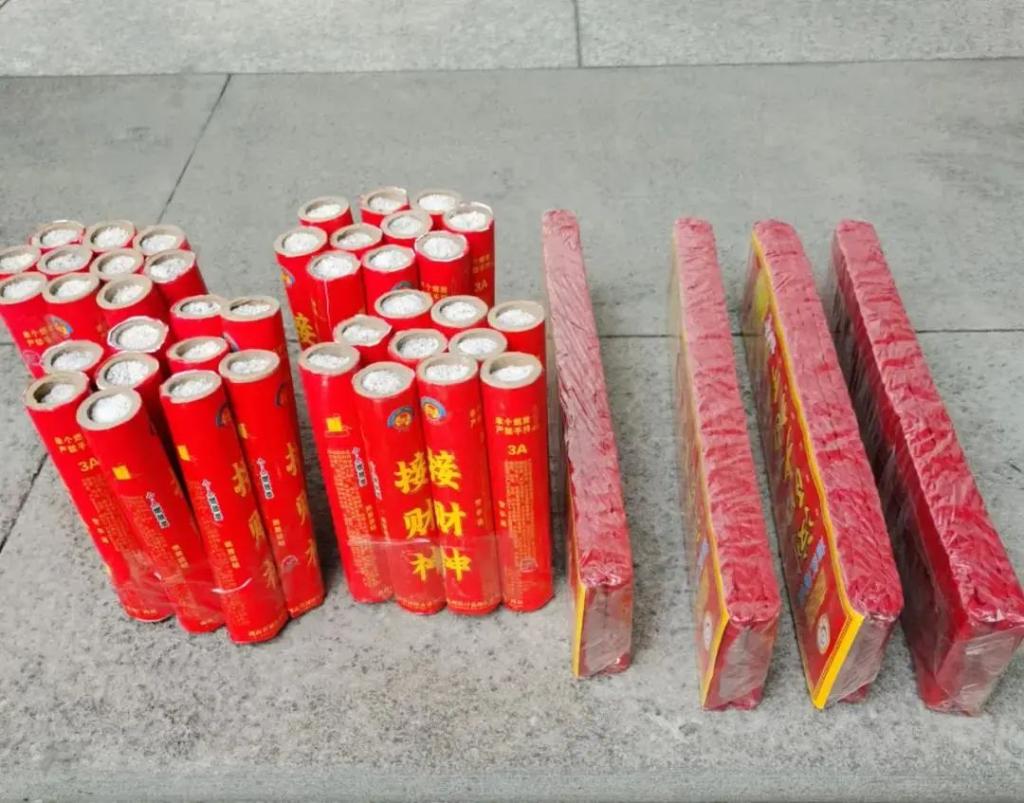 目前,违法行为人韩某,王某某等4人已被依法行政拘留.