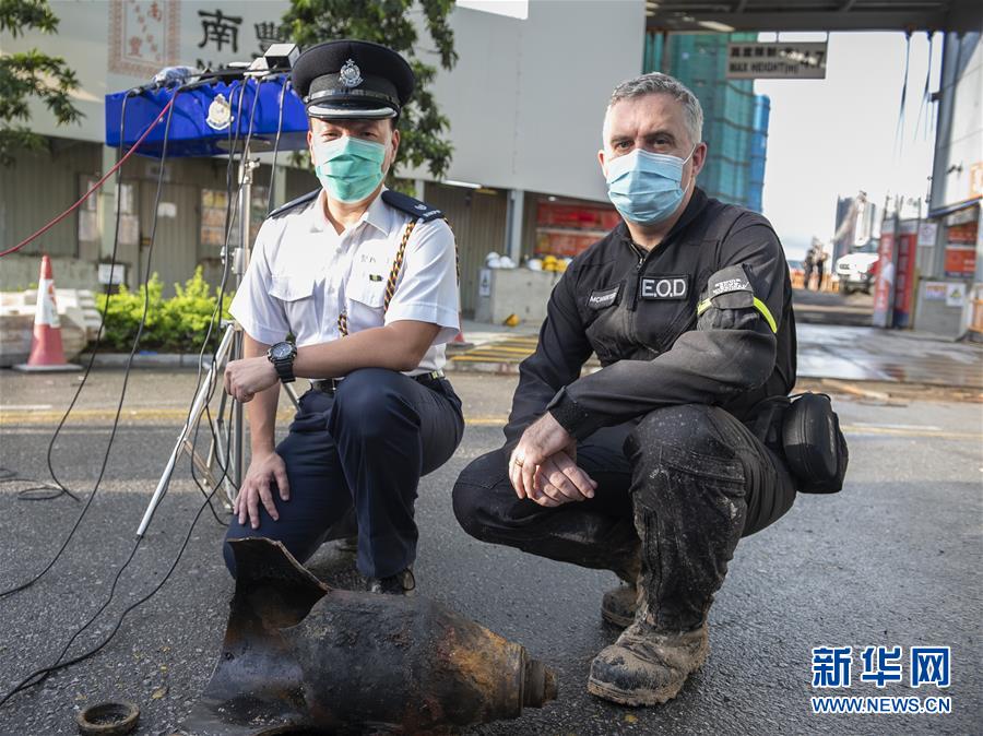 用手触摸二战炸弹的人——访香港警方拆弹专家