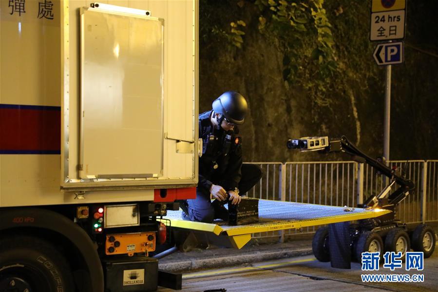 （港澳台&middot;香港故事&middot;图文互动）（2）用手触摸二战炸弹的人——访香港警方拆弹专家
