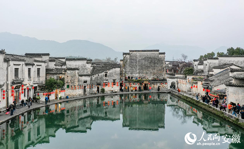 宏村一隅。人民网记者 张俊摄